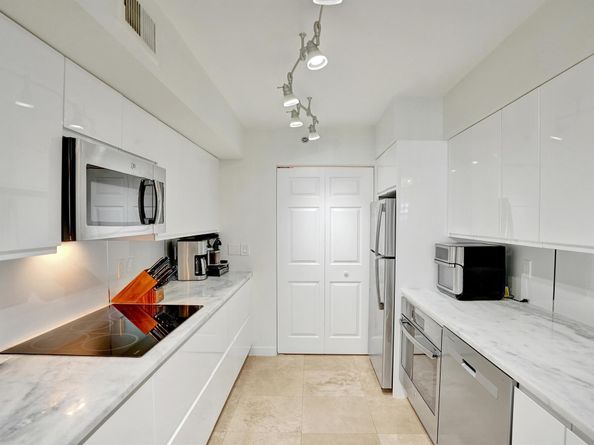 3237 Clint Moore Road 108, Boca Raton FL 33496