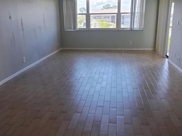 4693 Lucerne Lakes Boulevard 202, Lake Worth FL 33467