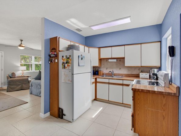 254 NE 22nd Street, Delray Beach FL 33444