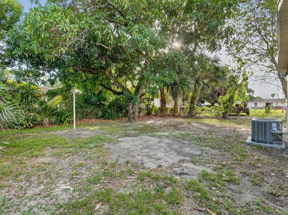 2860 NW 7th Street, Fort Lauderdale FL 33311