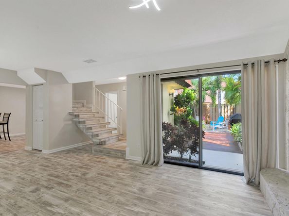 3530 E Gardens East Drive E B, Palm Beach Gardens FL 33410