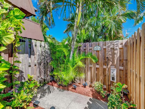 3530 E Gardens East Drive E B, Palm Beach Gardens FL 33410