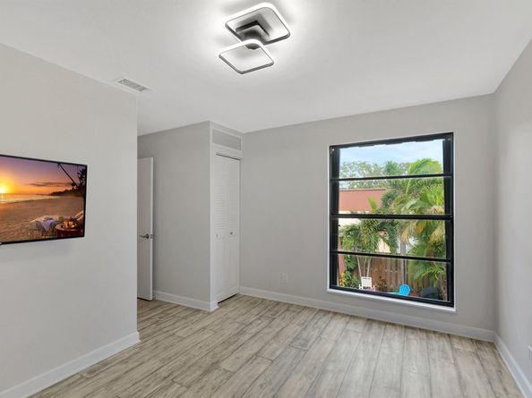 3530 E Gardens East Drive E B, Palm Beach Gardens FL 33410