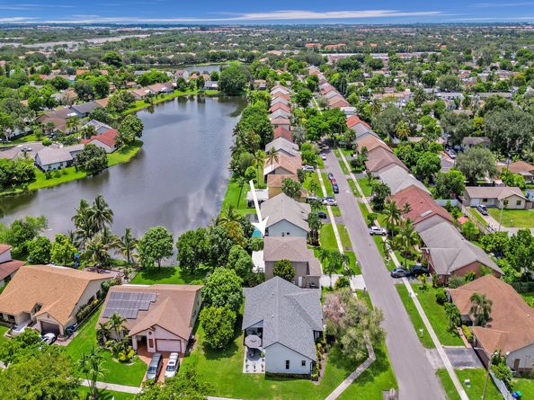 9610 Dunhill Drive, Miramar FL 33025