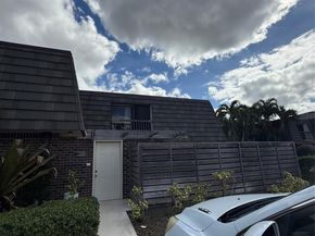 909 9th Ter, Palm Beach Gardens FL 33418