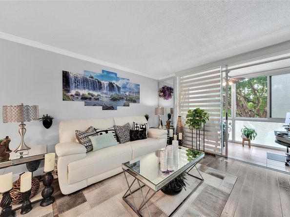 9281 Sunrise Lakes Blvd 212, Sunrise FL 33322