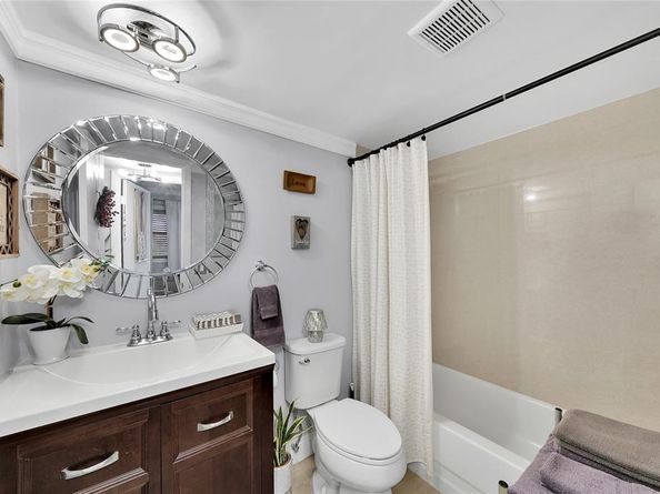 9281 Sunrise Lakes Blvd 212, Sunrise FL 33322