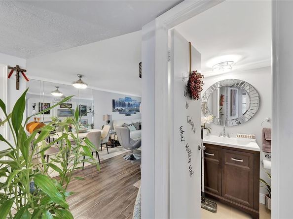 9281 Sunrise Lakes Blvd 212, Sunrise FL 33322