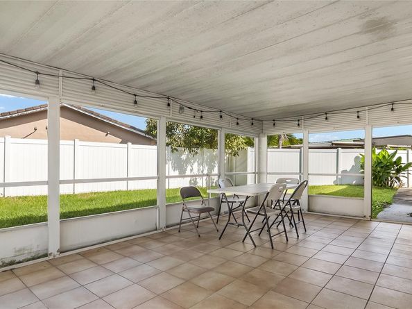 10215 NW 80th Dr, Tamarac FL 33321