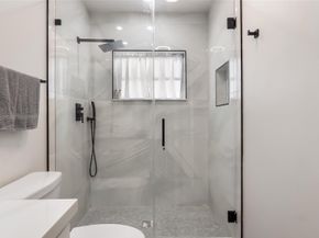 10215 NW 80th Dr, Tamarac FL 33321