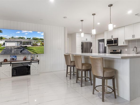 10215 NW 80th Dr, Tamarac FL 33321