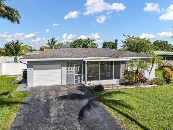10215 NW 80th Dr, Tamarac FL 33321