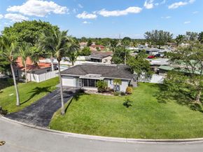 10215 NW 80th Dr, Tamarac FL 33321