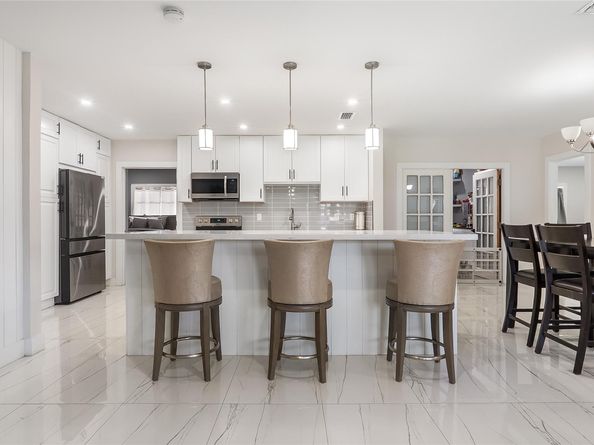 10215 NW 80th Dr, Tamarac FL 33321