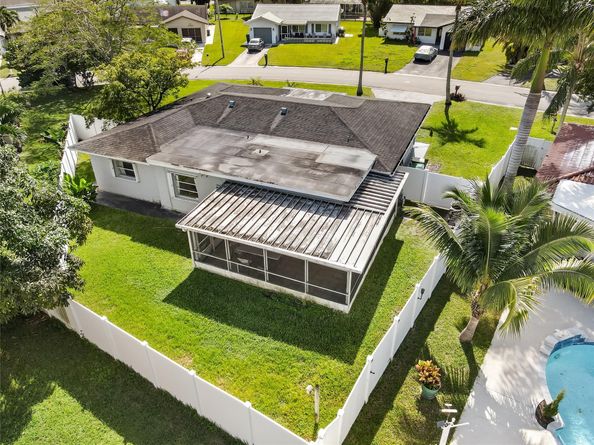 10215 NW 80th Dr, Tamarac FL 33321