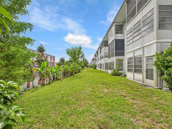 1330 NW 43rd Ave 104, Lauderhill FL 33313