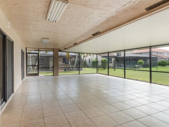 15600 Huntridge Rd, Davie FL 33331