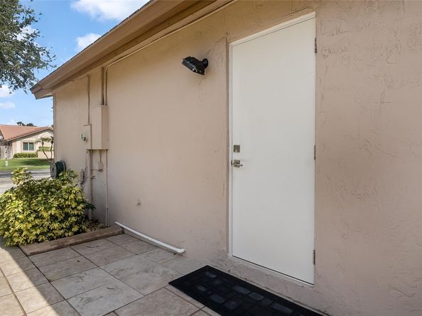 15600 Huntridge Rd, Davie FL 33331