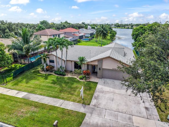 15600 Huntridge Rd, Davie FL 33331