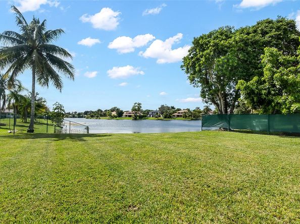 15600 Huntridge Rd, Davie FL 33331