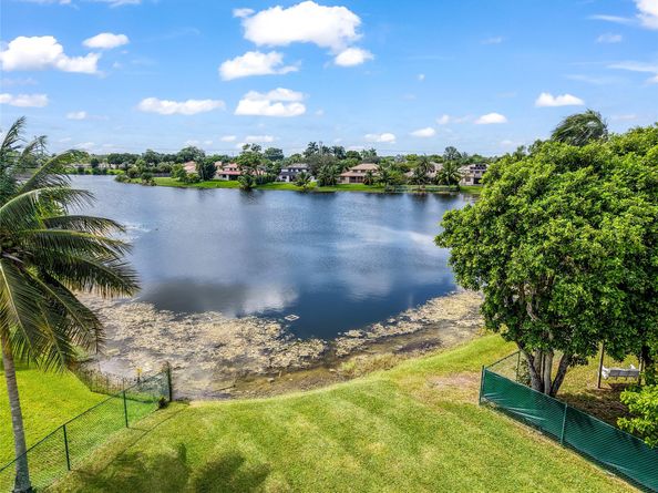 15600 Huntridge Rd, Davie FL 33331