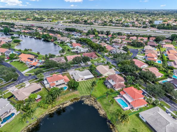 15600 Huntridge Rd, Davie FL 33331