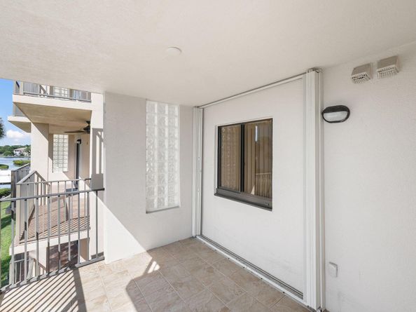 1601 Marina Isle Way 204, Jupiter FL 33477