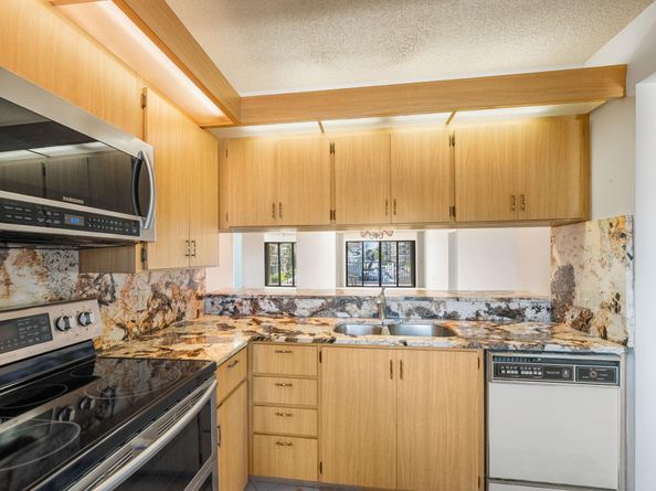 1601 Marina Isle Way 204, Jupiter FL 33477