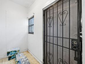 1090 NW 123rd St, North Miami FL 33168