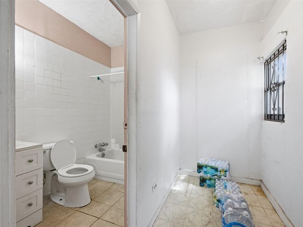 1090 NW 123rd St, North Miami FL 33168