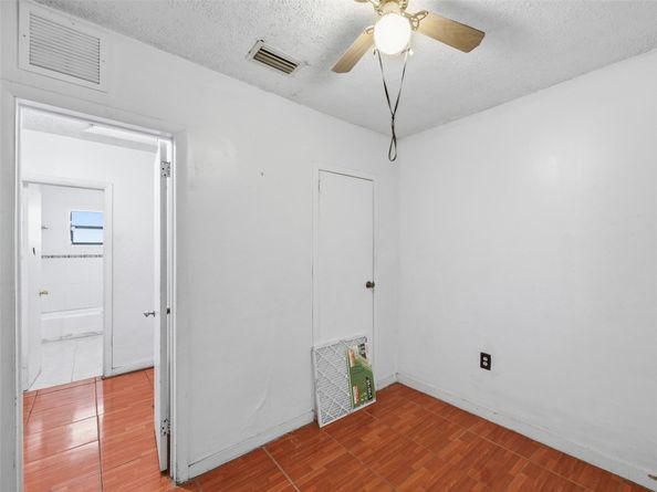 1090 NW 123rd St, North Miami FL 33168