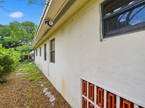 1090 NW 123rd St, North Miami FL 33168