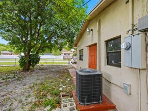 1090 NW 123rd St, North Miami FL 33168