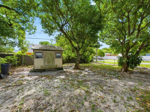 1090 NW 123rd St, North Miami FL 33168