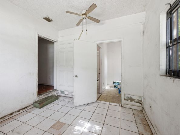 1090 NW 123rd St, North Miami FL 33168