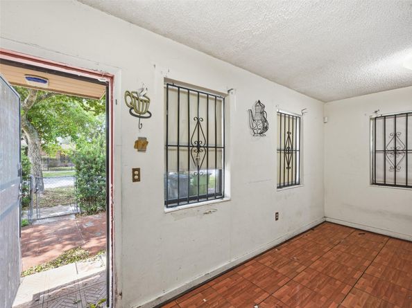 1090 NW 123rd St, North Miami FL 33168