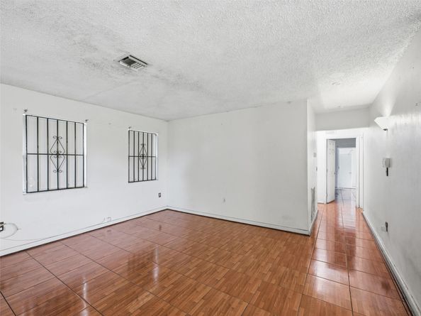 1090 NW 123rd St, North Miami FL 33168