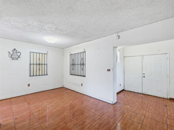 1090 NW 123rd St, North Miami FL 33168