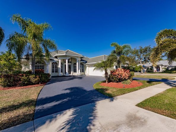 113 Sugarwood Crescent, Royal Palm Beach FL 33411