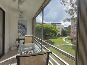 2801 Somerset Dr 211, Lauderdale Lakes FL 33311