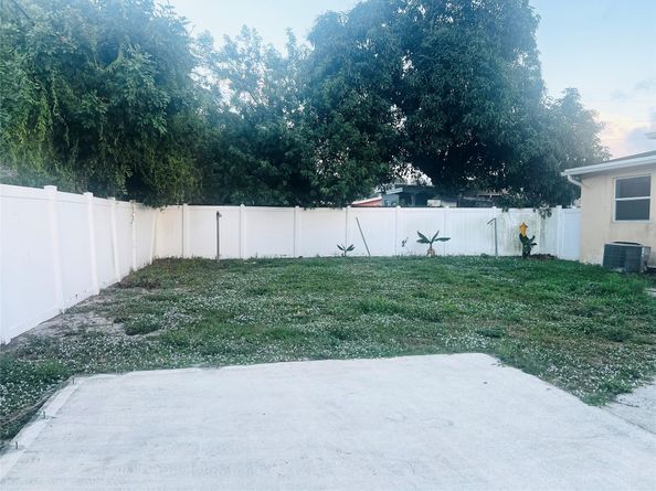 6409 Franklin St, Hollywood FL 33024