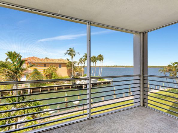 105 Paradise Harbour Boulevard 307, North Palm Beach FL 33408