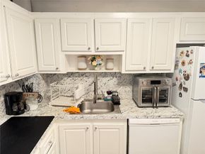 101 Berkley Road 101, Hollywood FL 33024