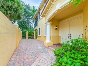 1695 Passion Vine Circle 221, Weston FL 33326