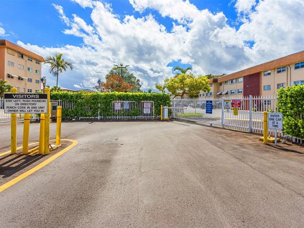 5300 Washington Street W414, Hollywood FL 33021