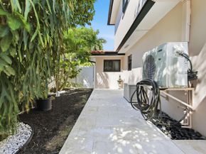 702 S Atlantic Drive, Lantana FL 33462