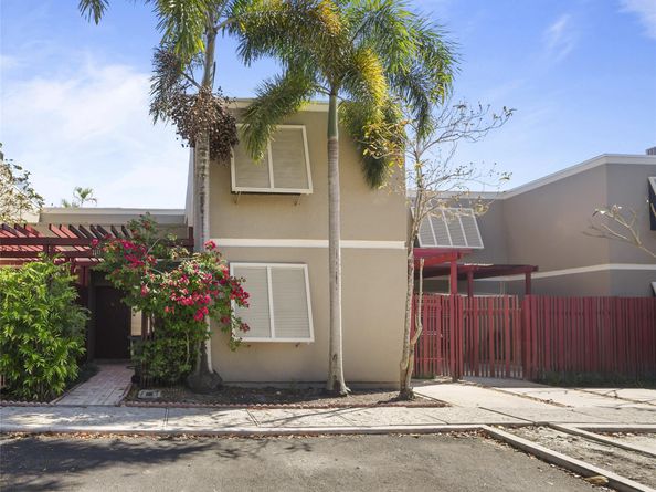 1111 Windward Dr, Pembroke Pines FL 33026