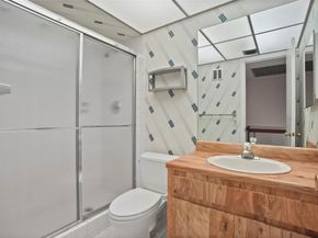 1111 Windward Dr, Pembroke Pines FL 33026