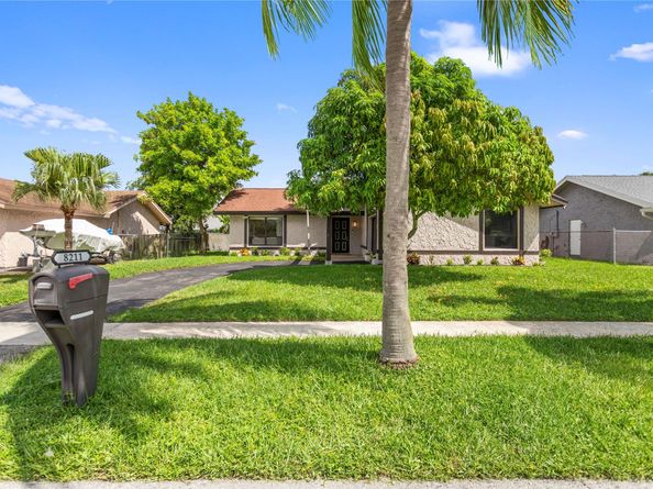 8211 SW 13th Ct, North Lauderdale FL 33068