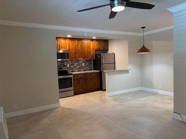 1021 NE 24th Ave 9, Pompano Beach FL 33062